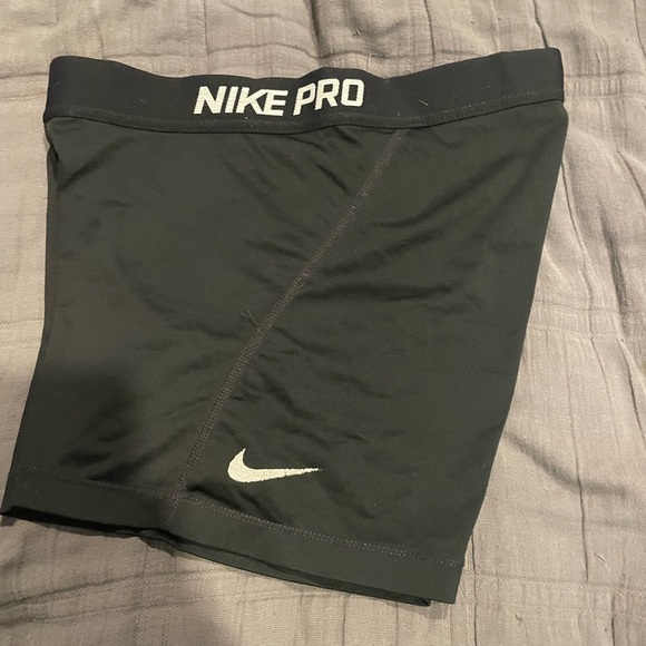 Nike pro black shorts! - Picture 3 of 4